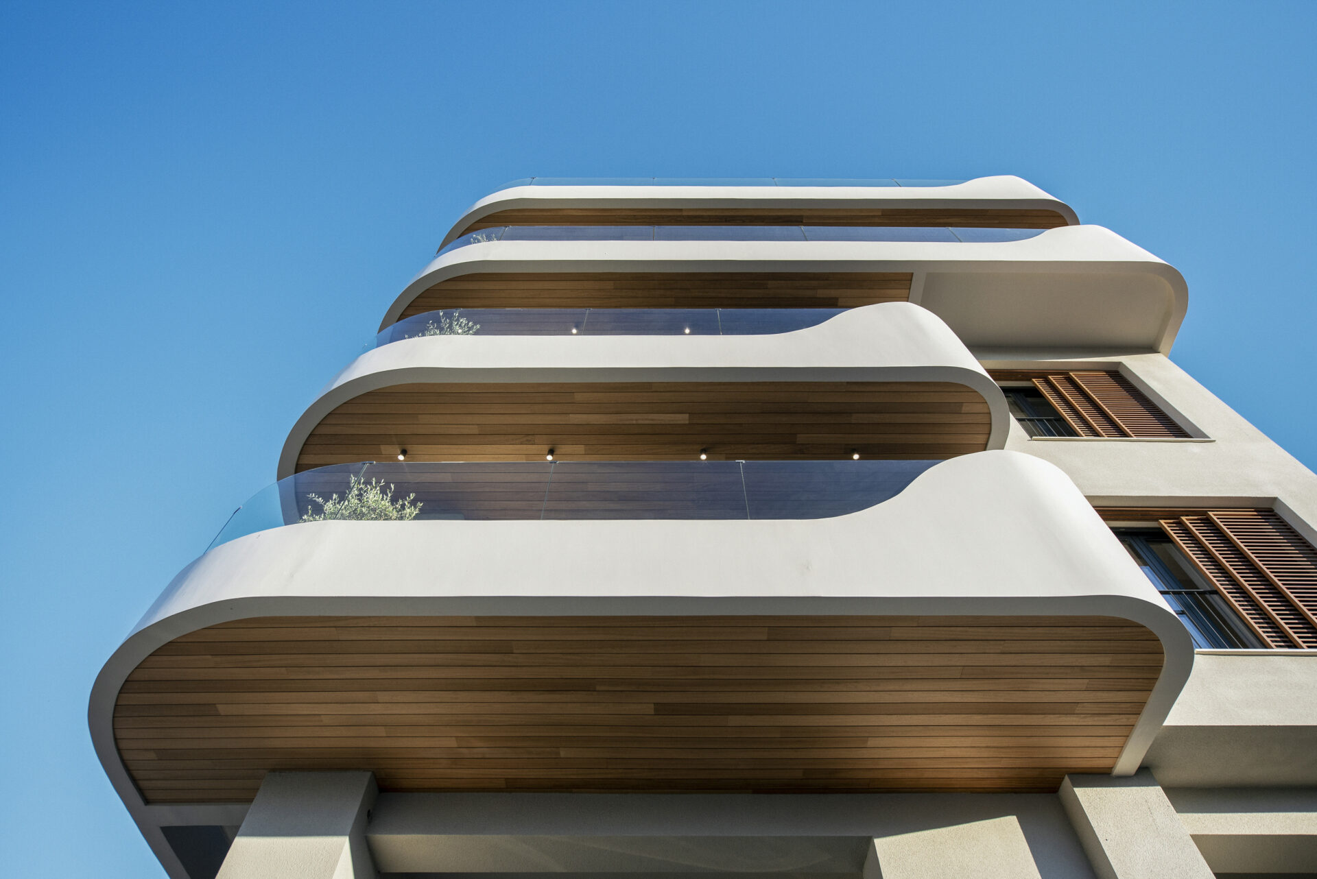 Εικόνα 1 από 9: Konstantinoupolitika | Ippokratous 64 | 5storey building